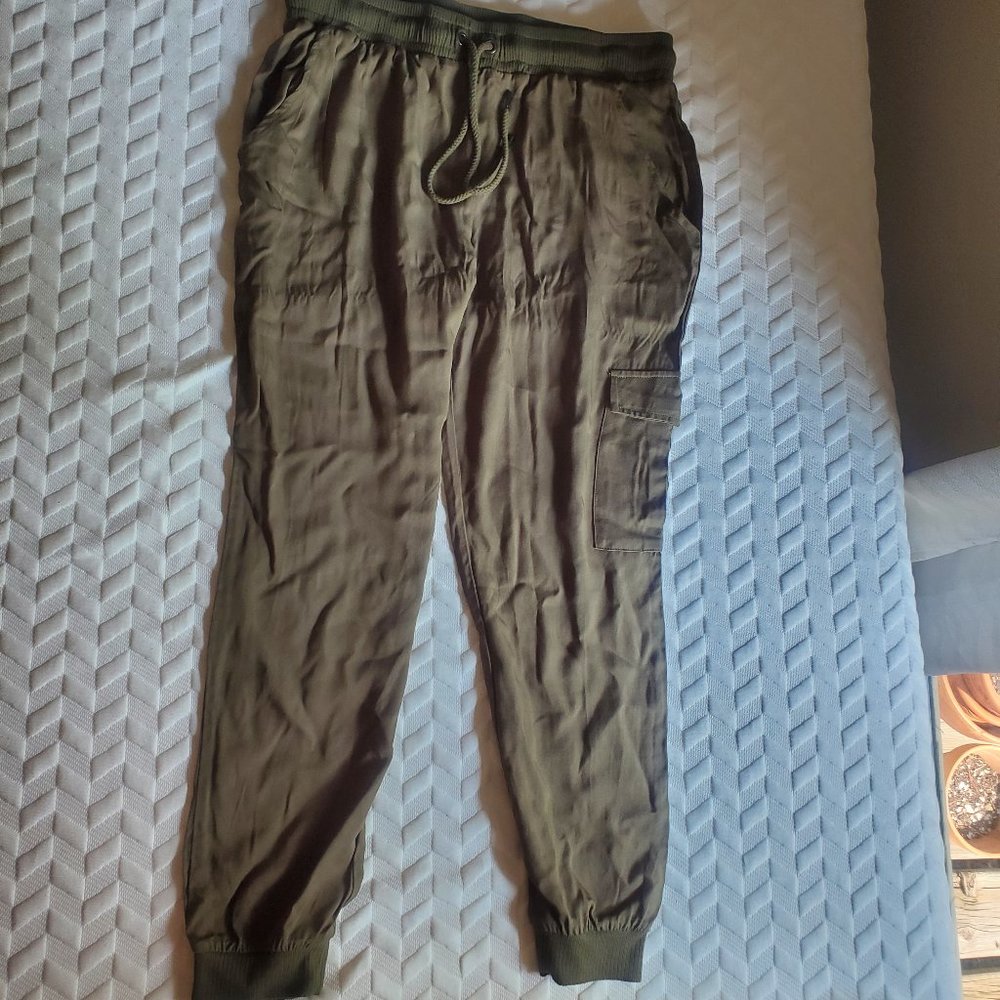 Army green Joggers sz Lg